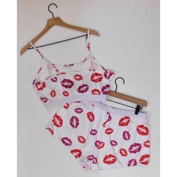 NEW!! HOT LIPS Lipstick Kiss Cropped Loungewear Two Piece Set Top Shorts XXL 2XL - Picture 6 of 9